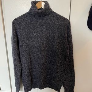 Neiman Marcus 100% cashmere turtleneck
